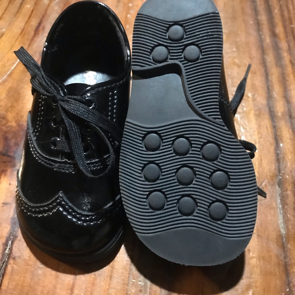 Infant size 3 dress shoes. Kids Play. Worn once. - Picture 2 of 4